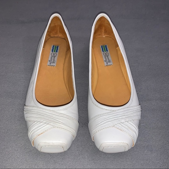 Genuine Leather Arnold Churgin White Ballet Style Flats - Picture 2 of 9
